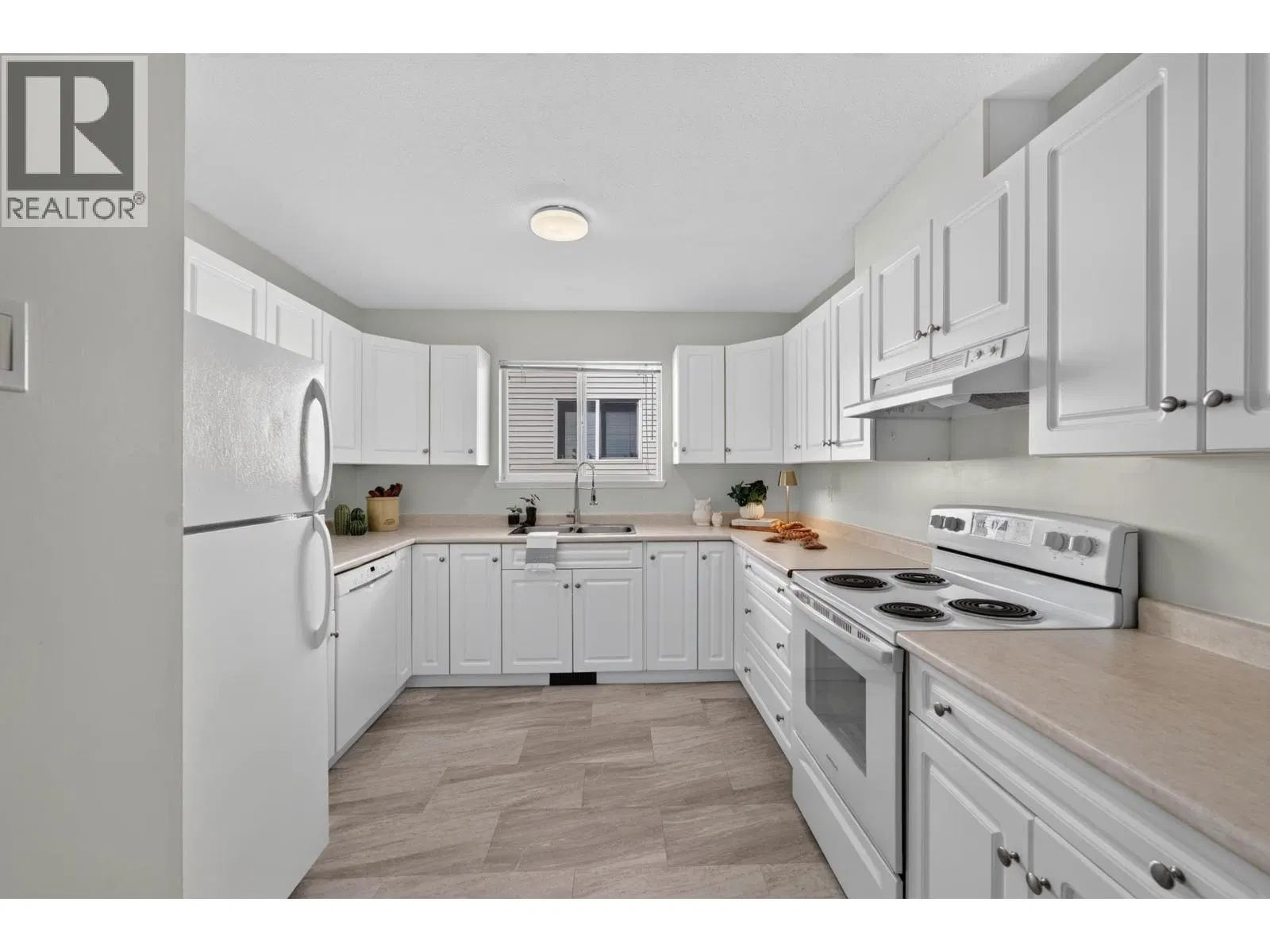 Photo 5 of 40 at 8516 86 Street