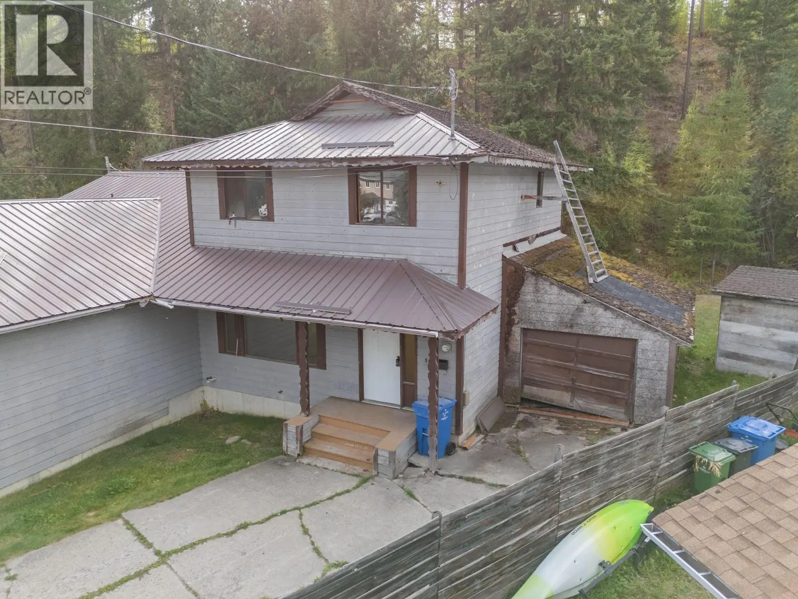 Photo 2 of 44 at 283 Kimbrook Crescent