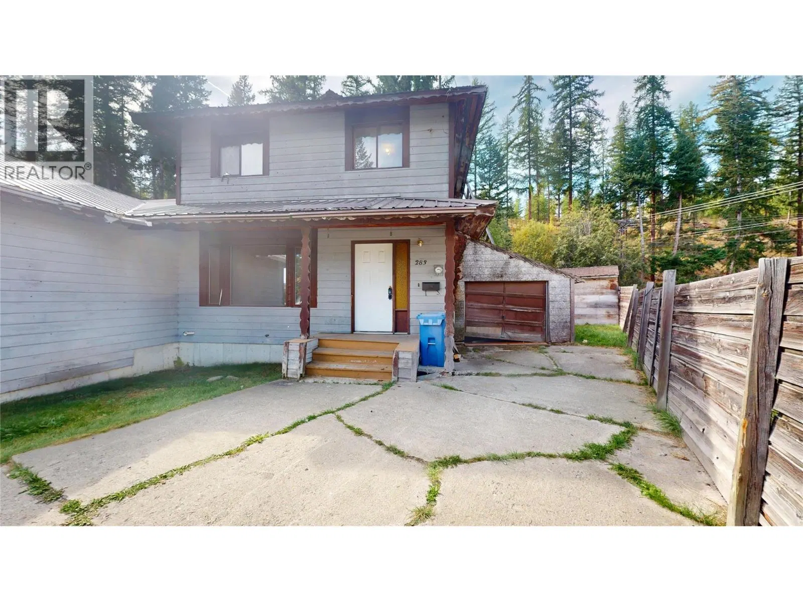 Photo 4 of 44 at 283 Kimbrook Crescent