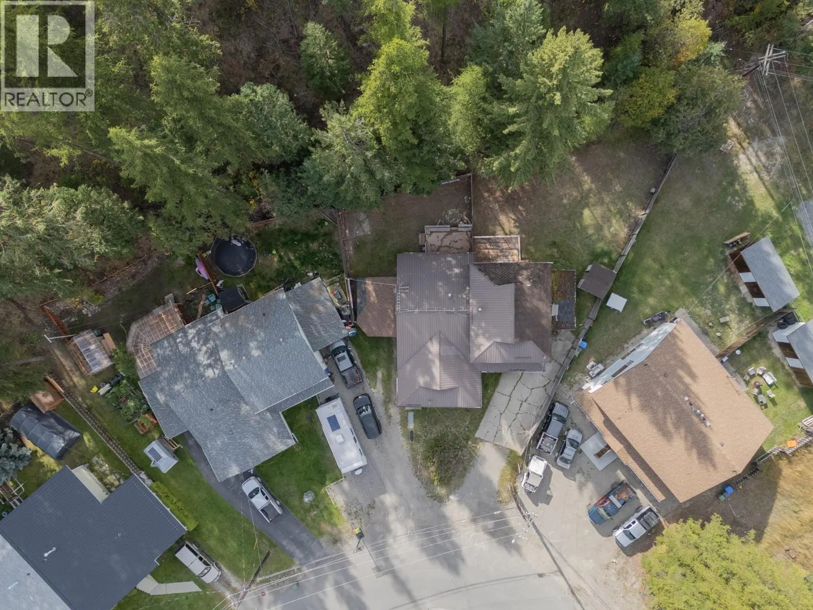 Photo 2 of 49 at 281 Kimbrook Crescent