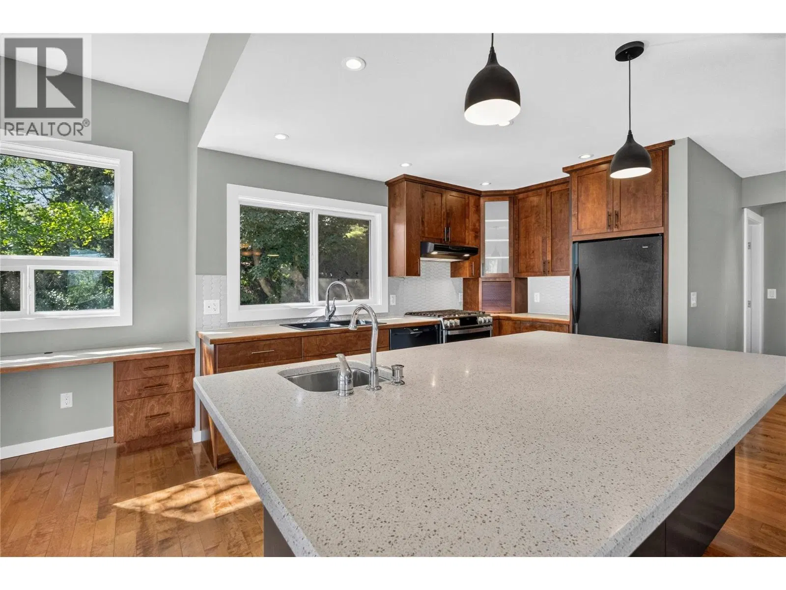 Photo 4 of 44 at 220 West Bench Drive
