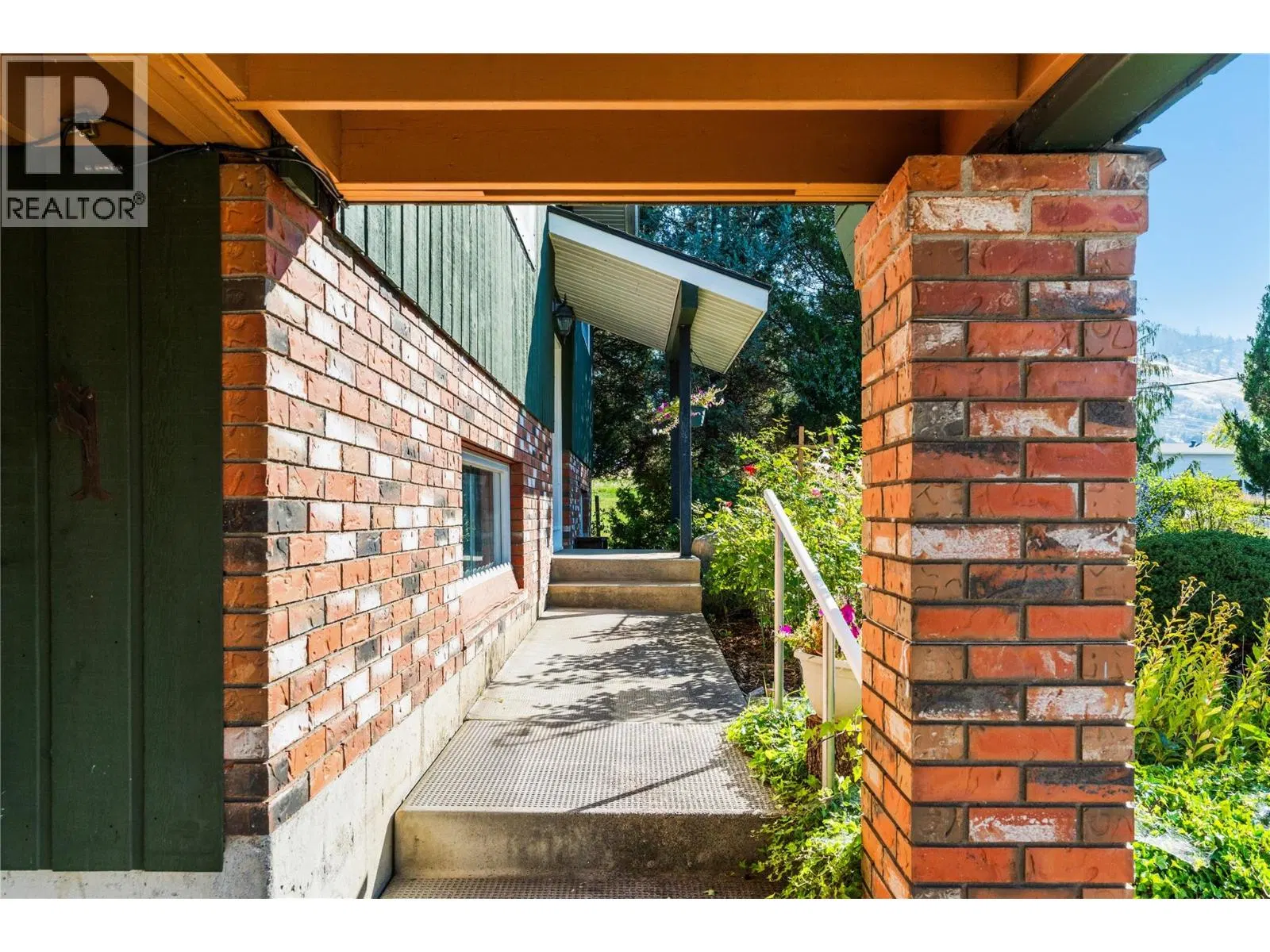 Photo 3 of 60 at 583 Mcleish Road