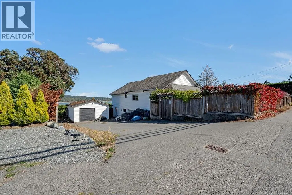 Photo 1 of 98 at 275 Bayview Avenue