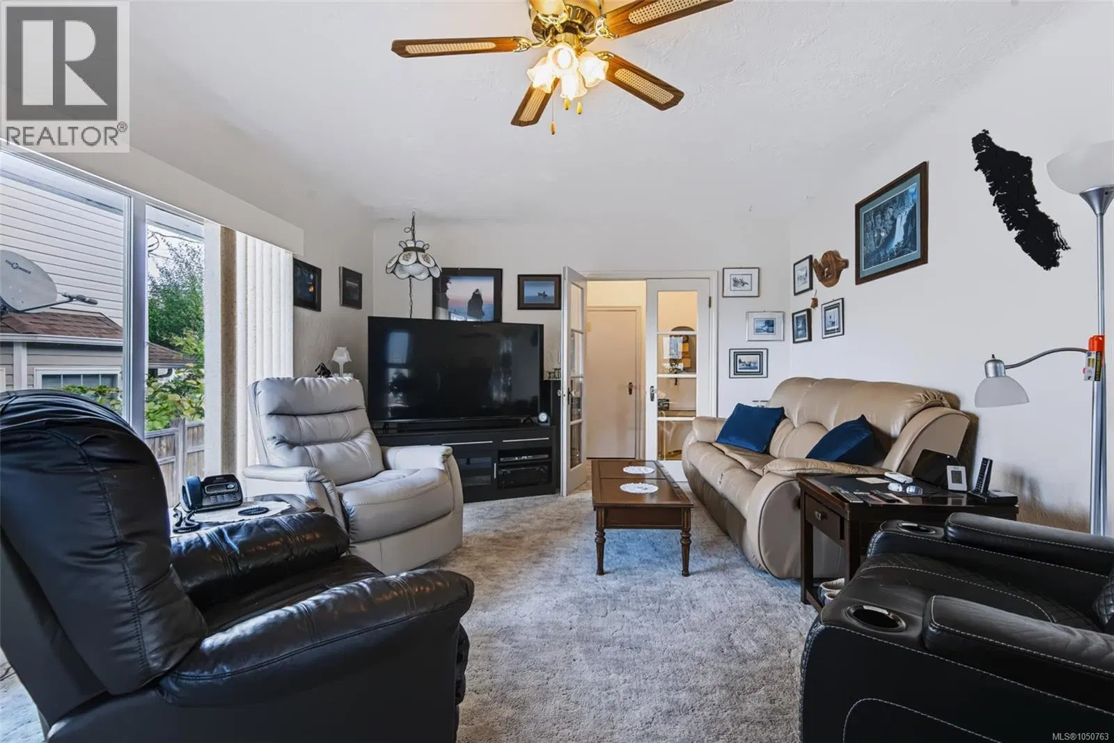 Photo 3 of 28 at 2635 5th Avenue