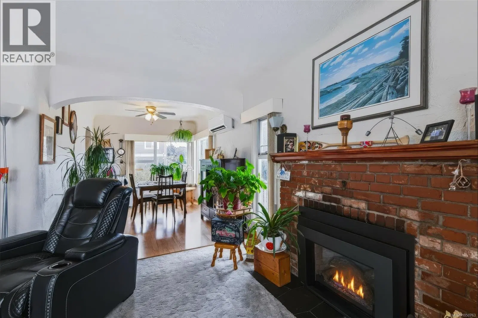 Photo 4 of 28 at 2635 5th Avenue