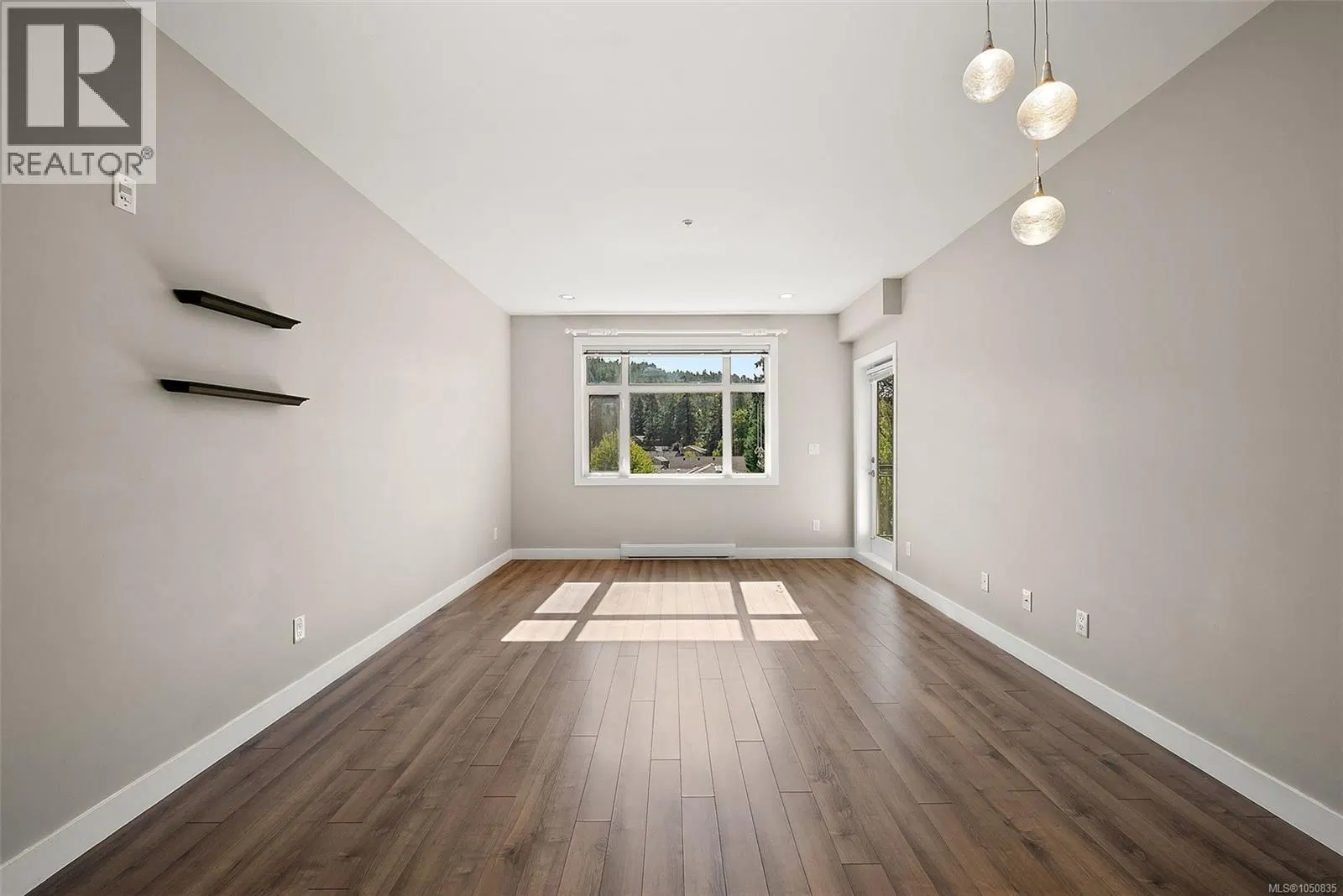 Photo 5 of 34 at #315 – 2655 Sooke Road