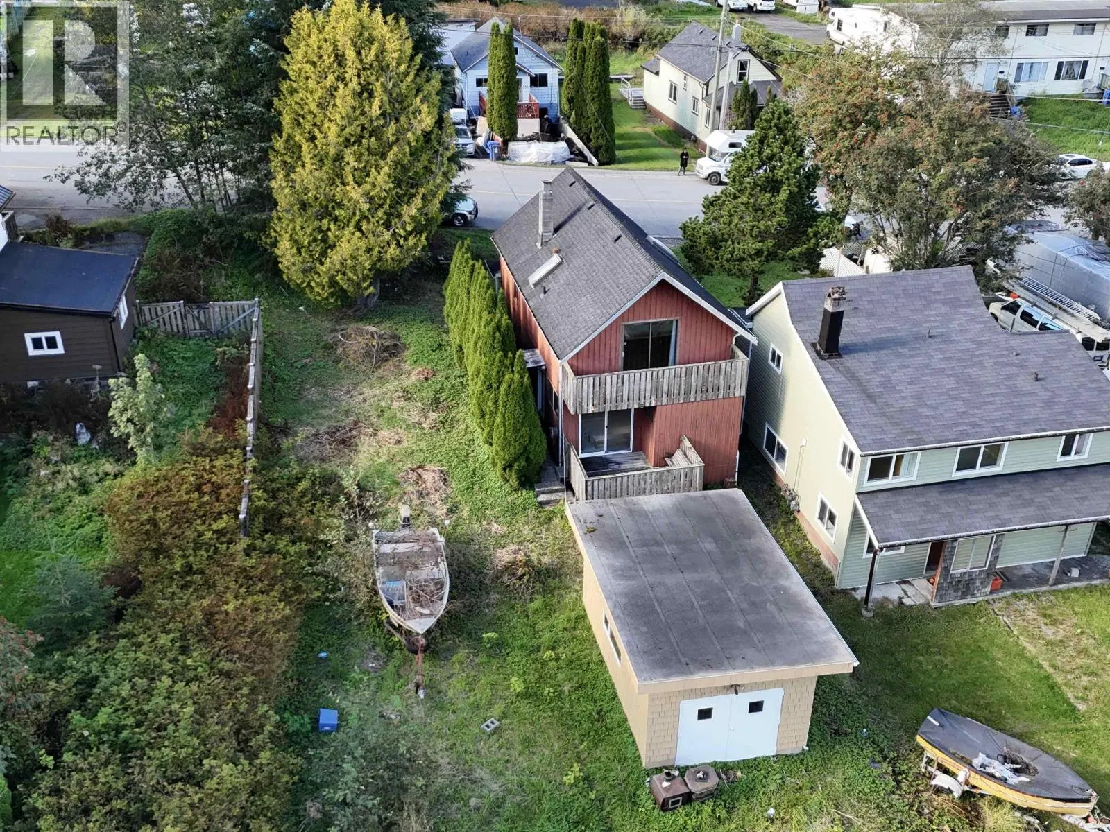 Photo 2 of 32 at 537 9TH Avenue