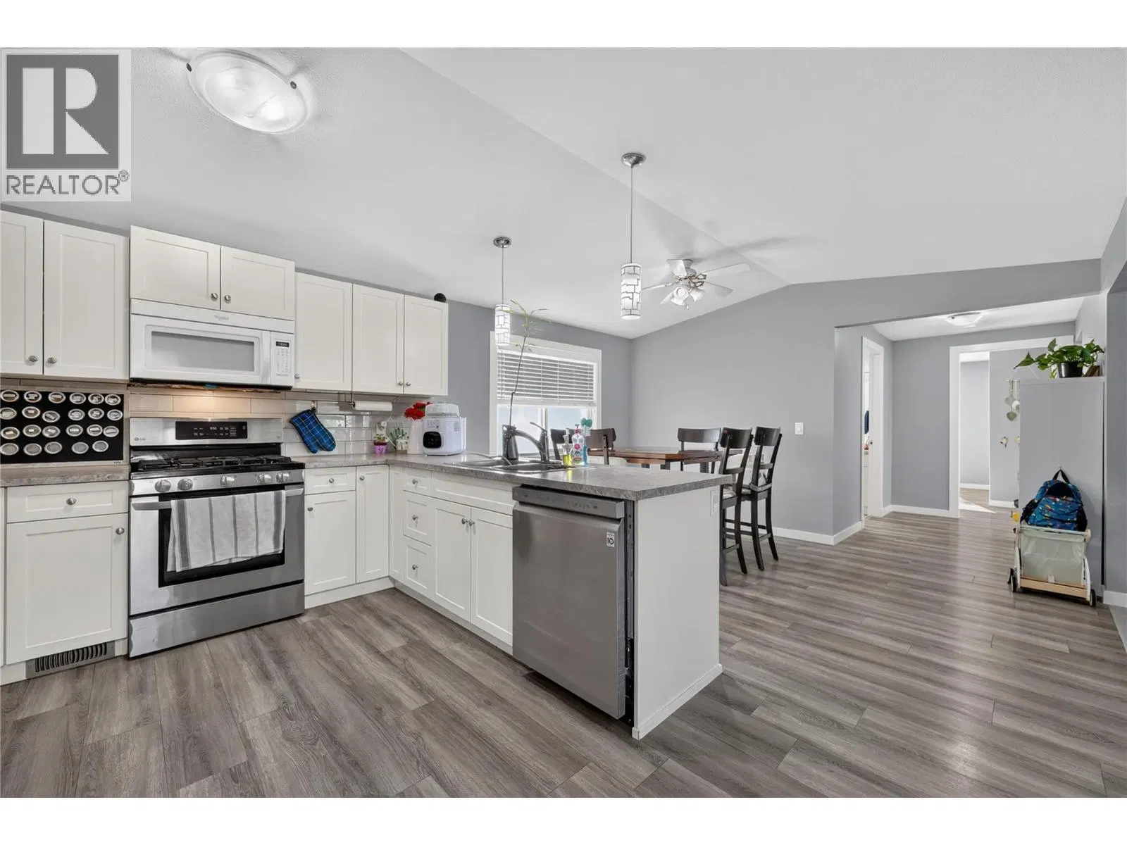 Photo 5 of 35 at #36 – 3381 Village Green Way