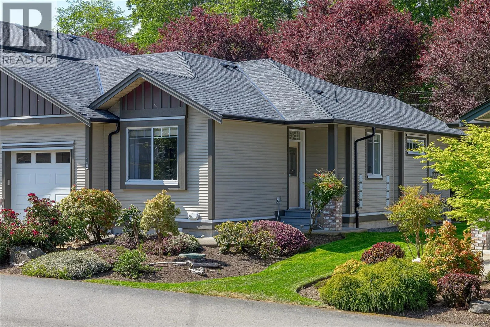 Photo 3 of 32 at #18 – 3110 Cook Street