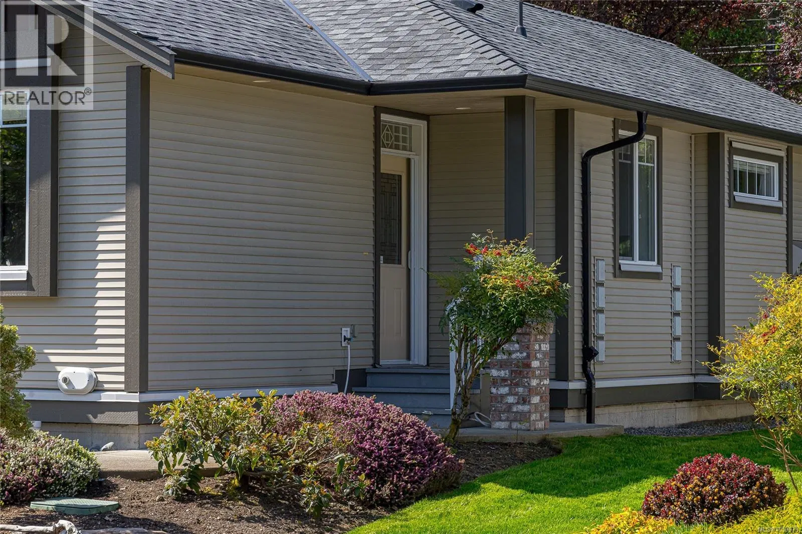 Photo 5 of 32 at #18 – 3110 Cook Street