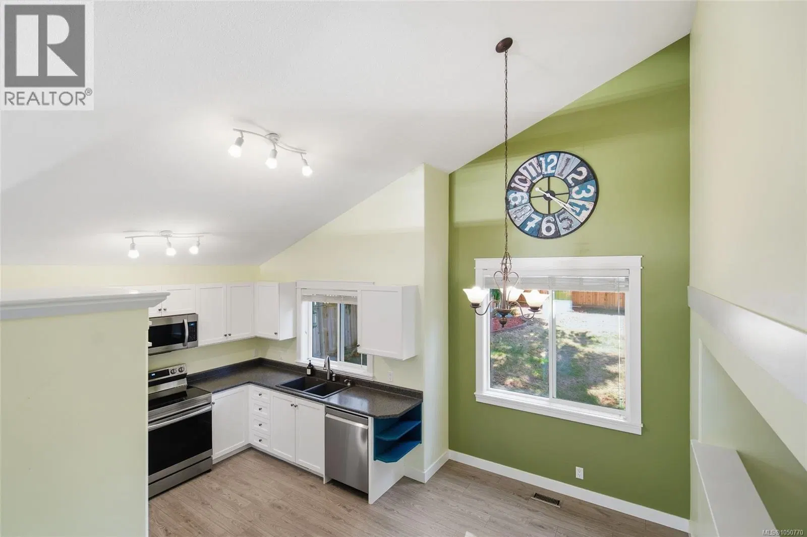 Photo 3 of 47 at 4310 Ashbury Place