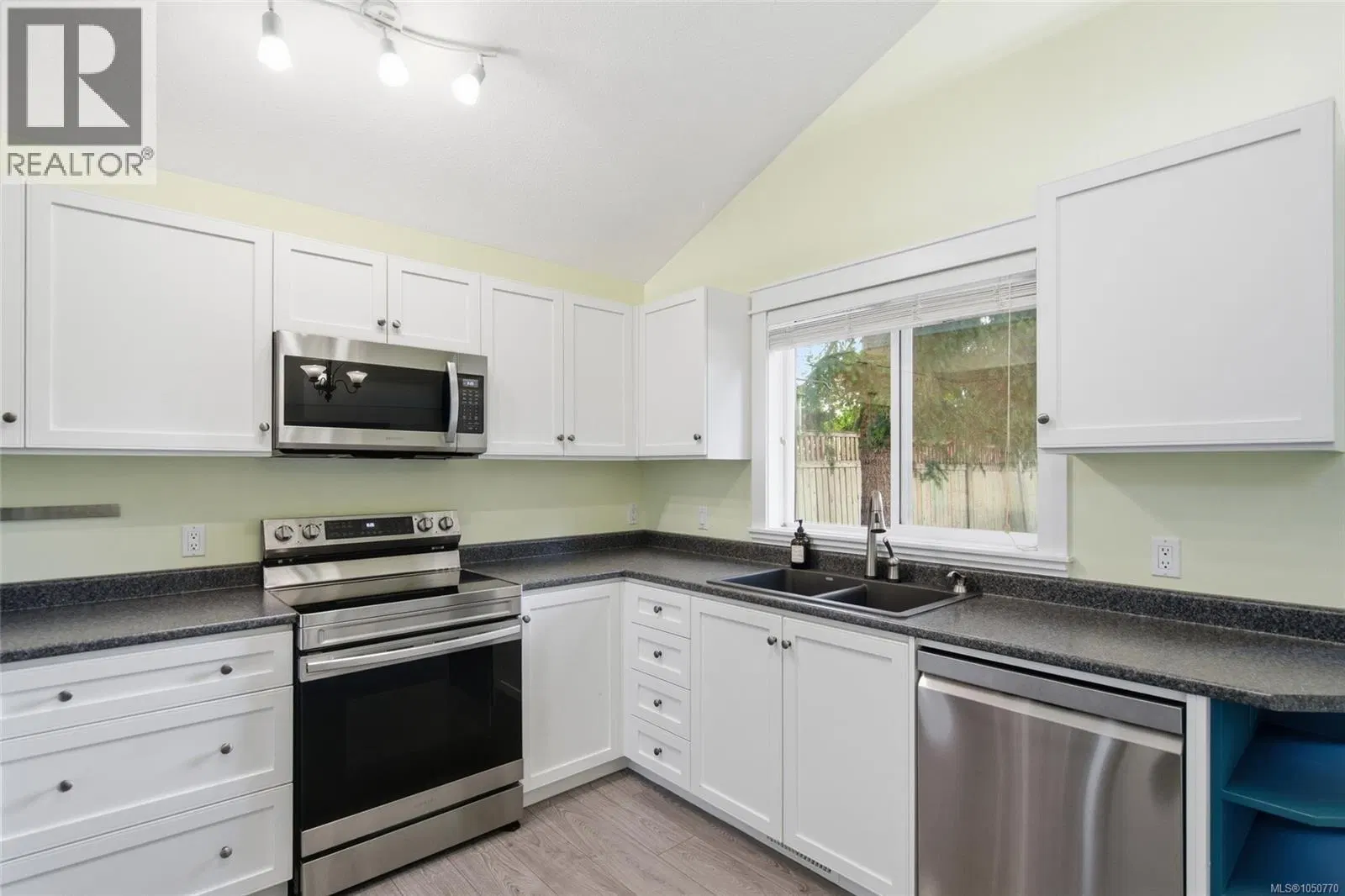 Photo 4 of 47 at 4310 Ashbury Place