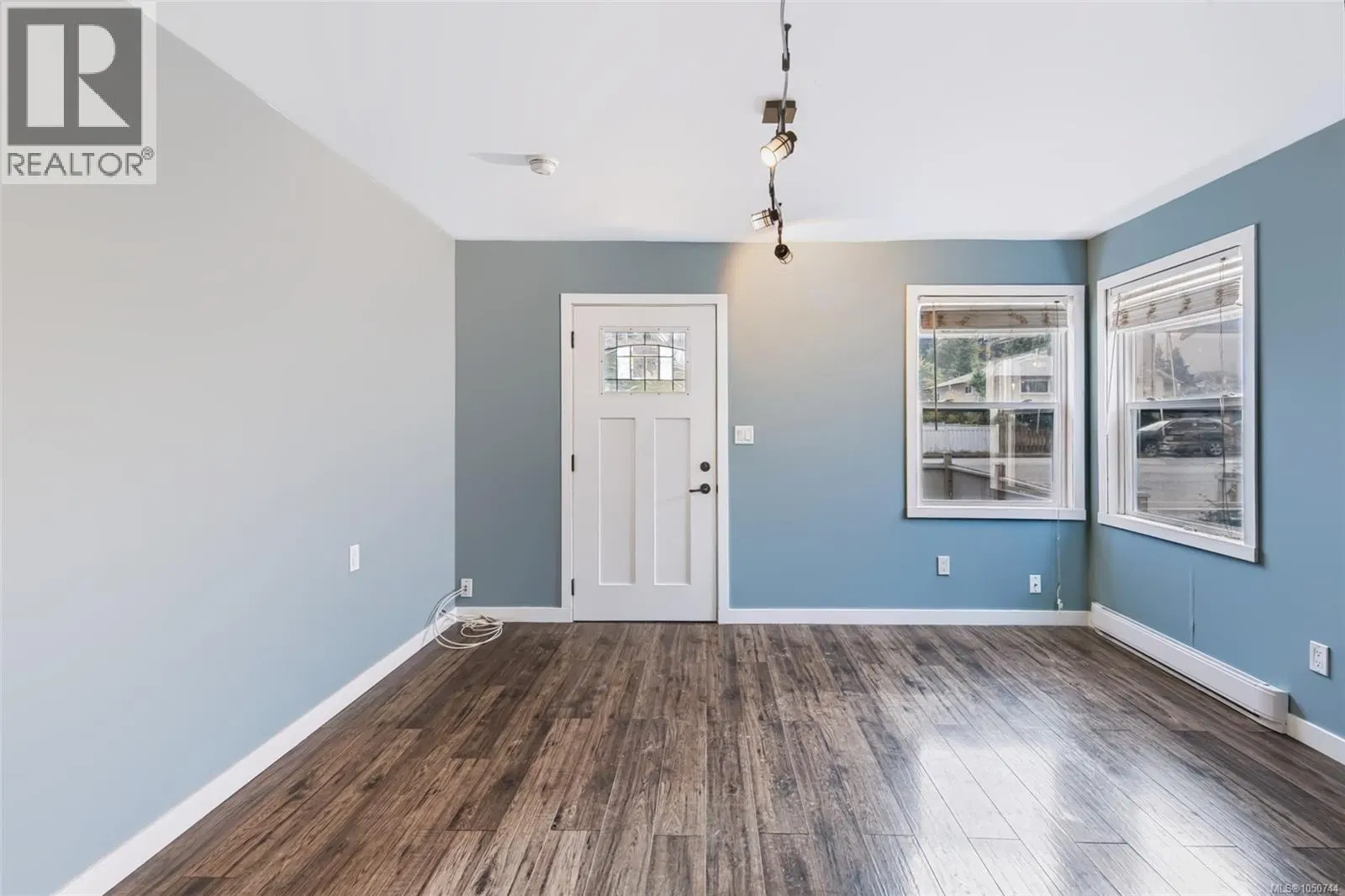 Photo 3 of 19 at 3642 15th Avenue