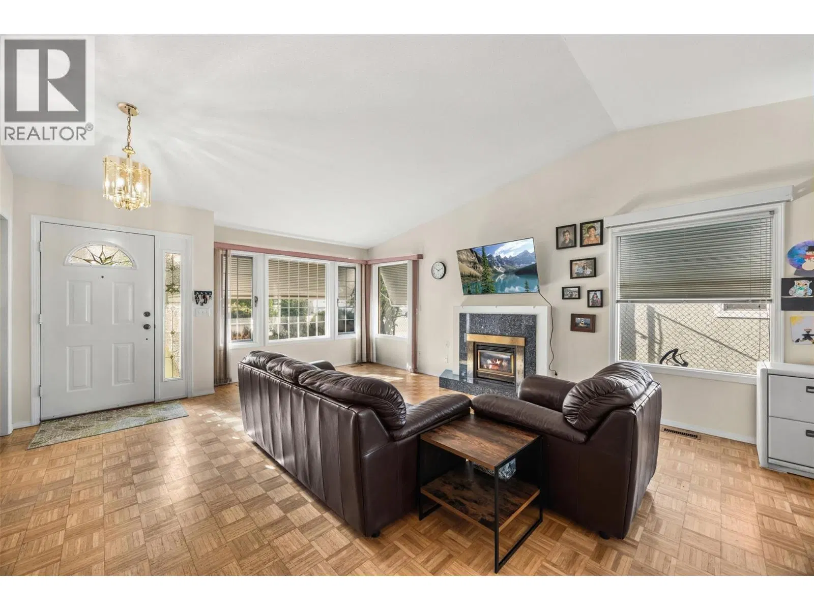 Photo 4 of 32 at 632 Southwind Drive