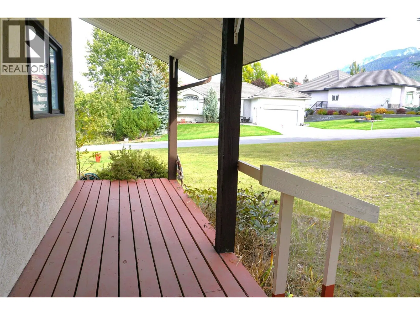Photo 2 of 71 at 5121 RIVERVIEW Crescent
