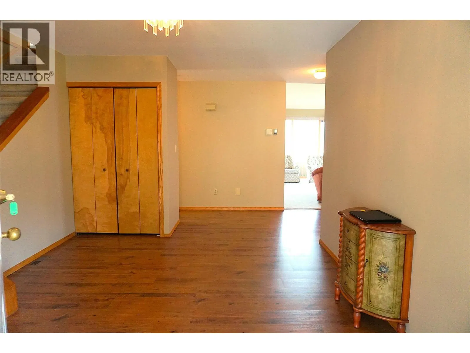 Photo 4 of 71 at 5121 RIVERVIEW Crescent