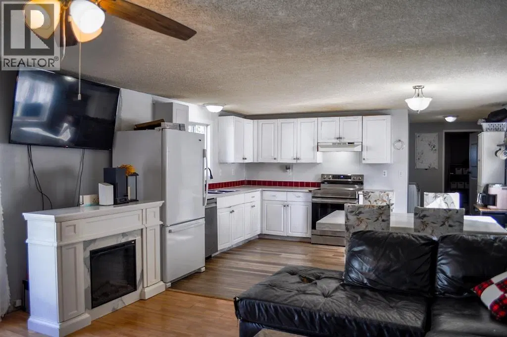 Photo 4 of 17 at 10547 101 Street