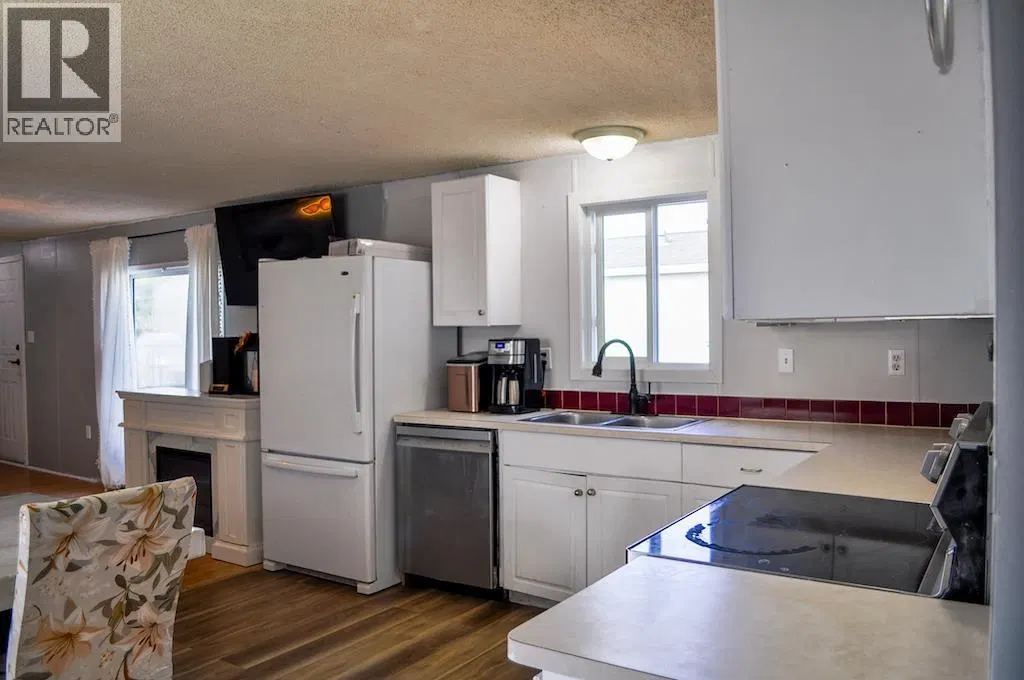 Photo 5 of 17 at 10547 101 Street