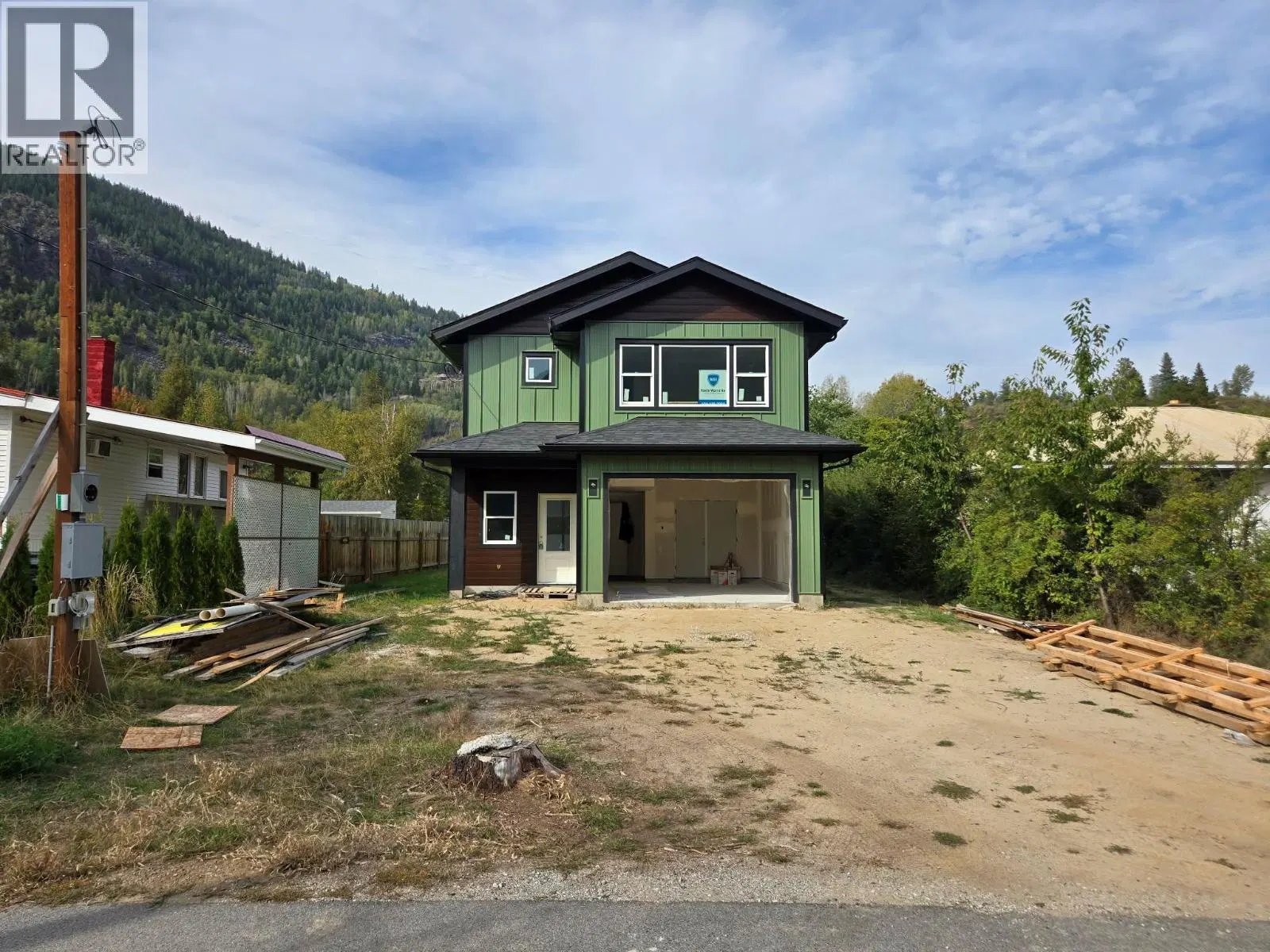 Photo 4 of 11 at 209 12th Avenue Frontage Road