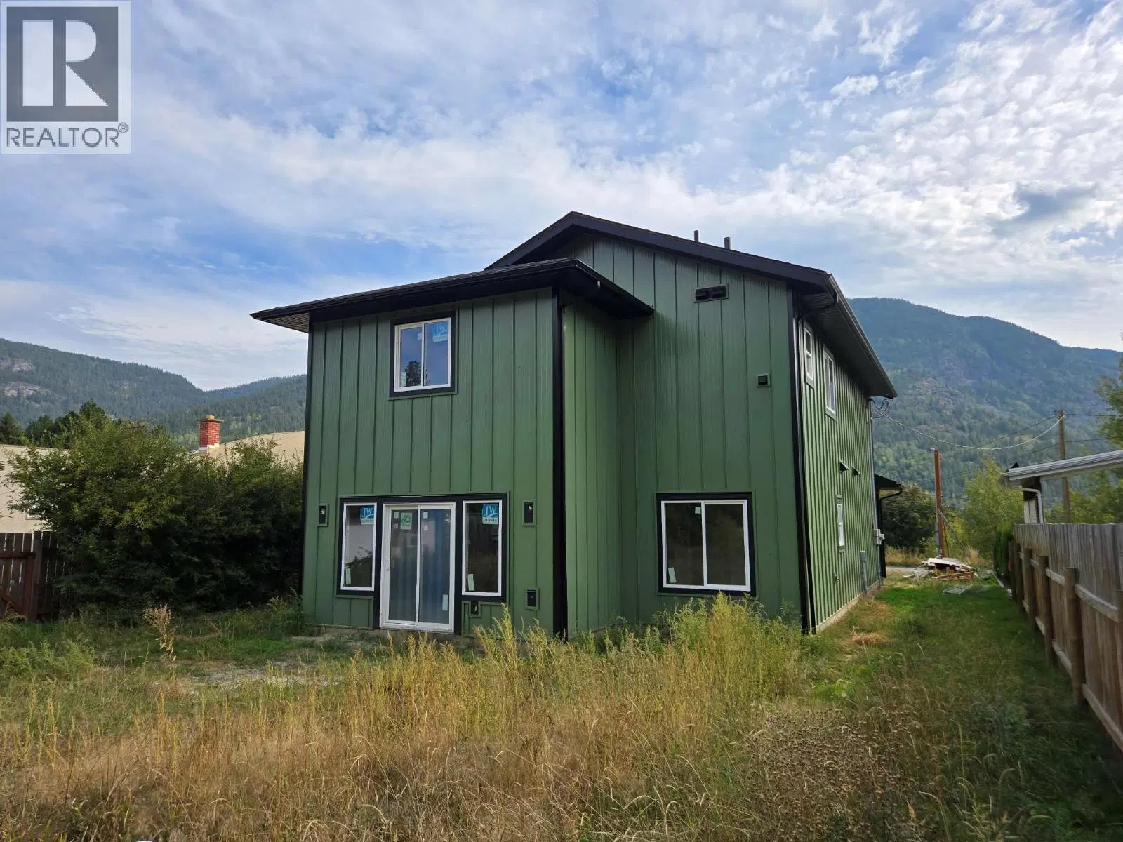 Photo 5 of 11 at 209 12th Avenue Frontage Road