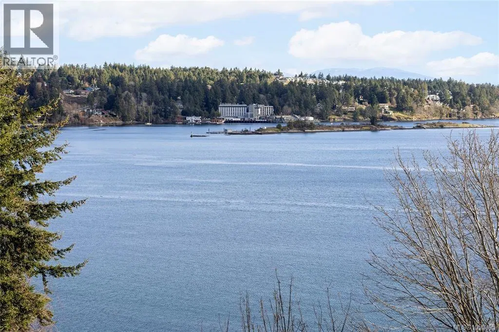 Photo 2 of 31 at #303 – 2560 Departure Bay Road