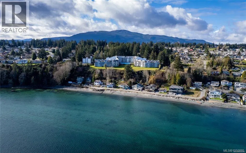 Photo 3 of 31 at #303 – 2560 Departure Bay Road