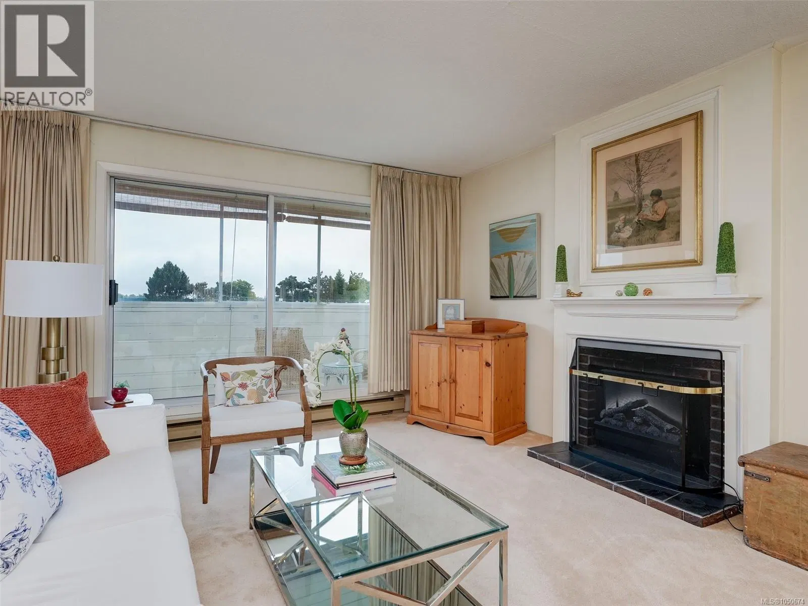 Photo 4 of 25 at #403 – 1019 McClure Street