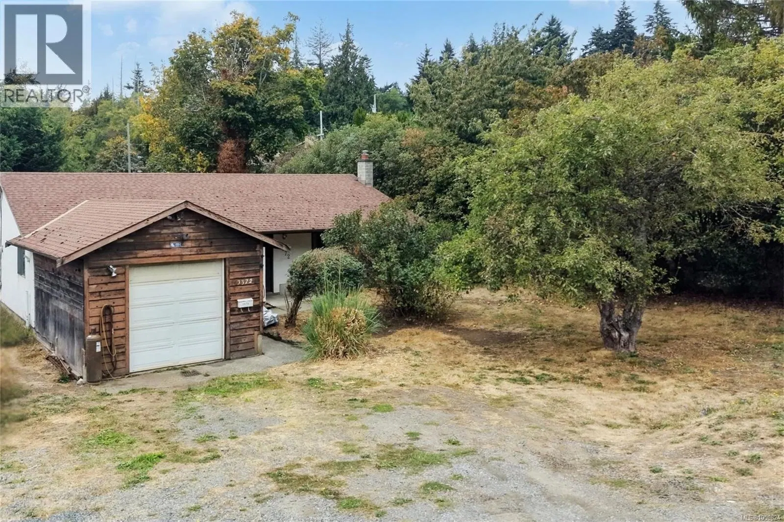 Photo 5 of 31 at 3572 Wishart Road