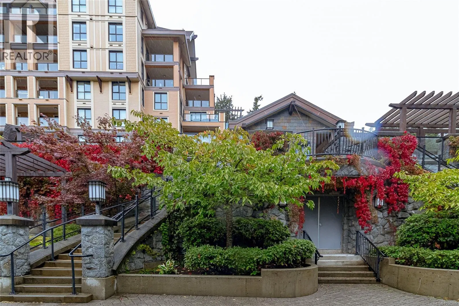 Photo 2 of 31 at #610 – 1400 Lynburne Place