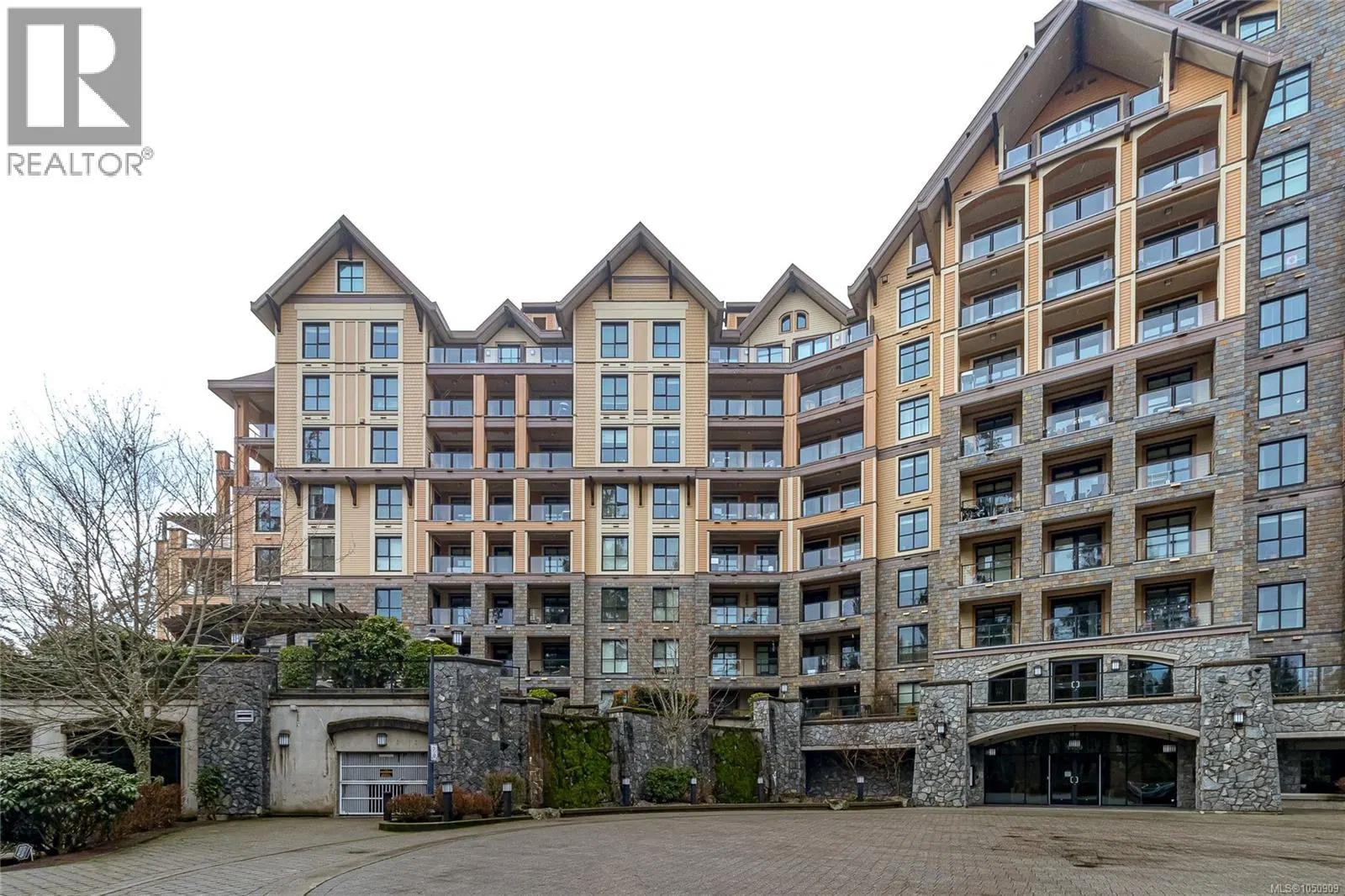 Photo 4 of 31 at #610 – 1400 Lynburne Place