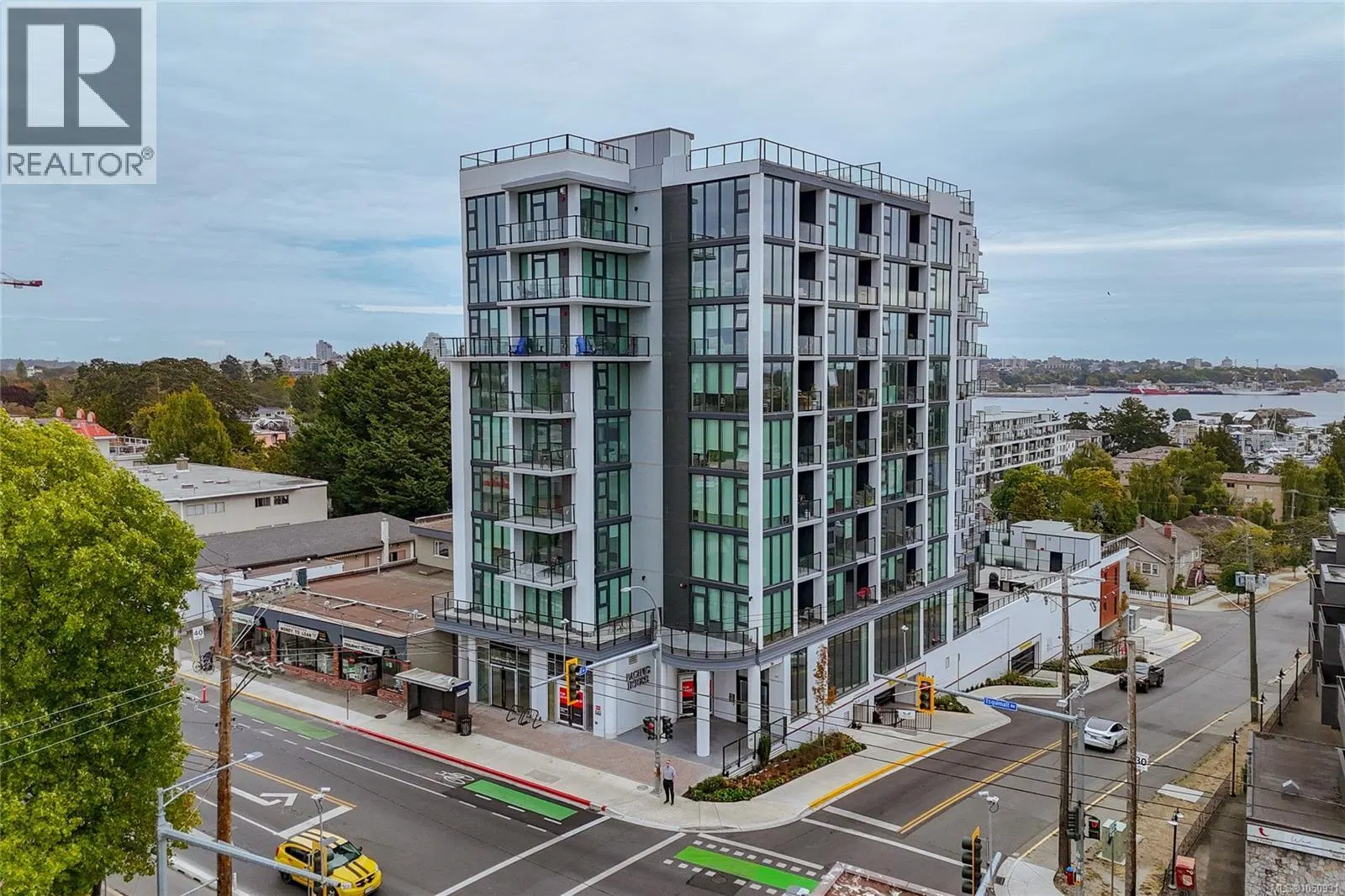 Photo 1 of 37 at #807 – 899 Esquimalt Road