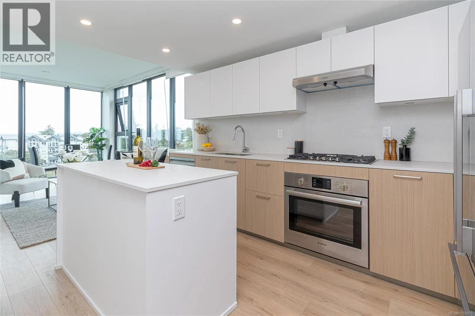 Photo 4 of 37 at #807 – 899 Esquimalt Road