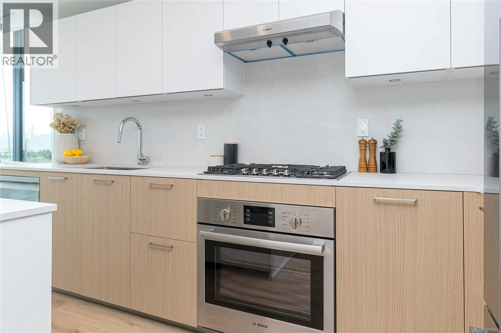 Photo 5 of 37 at #807 – 899 Esquimalt Road