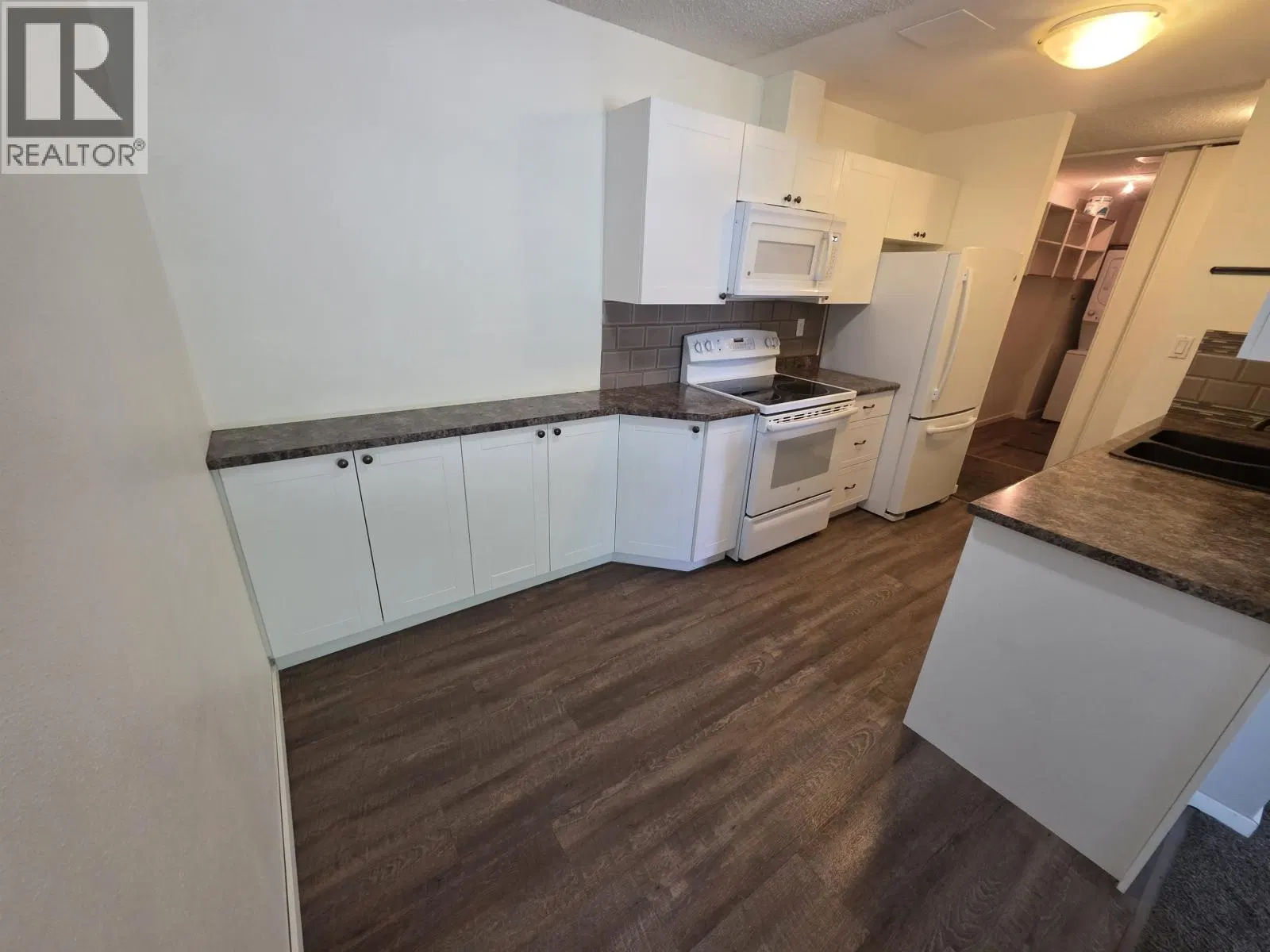 Photo 4 of 17 at #2203 – 2607 PEAR Street