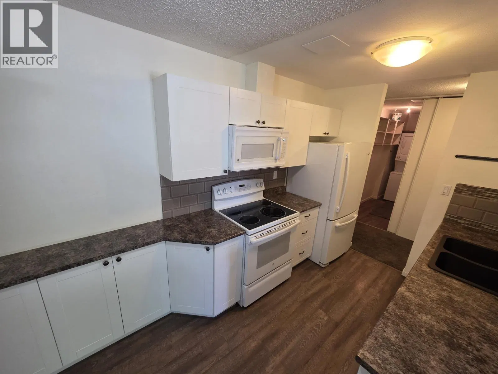 Photo 5 of 17 at #2203 – 2607 PEAR Street
