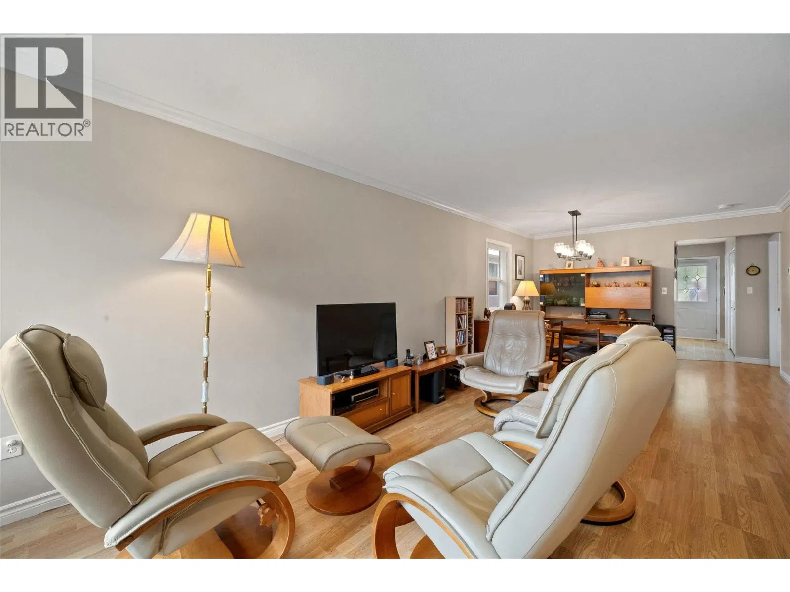 Photo 3 of 34 at #10 – 51 8 Avenue