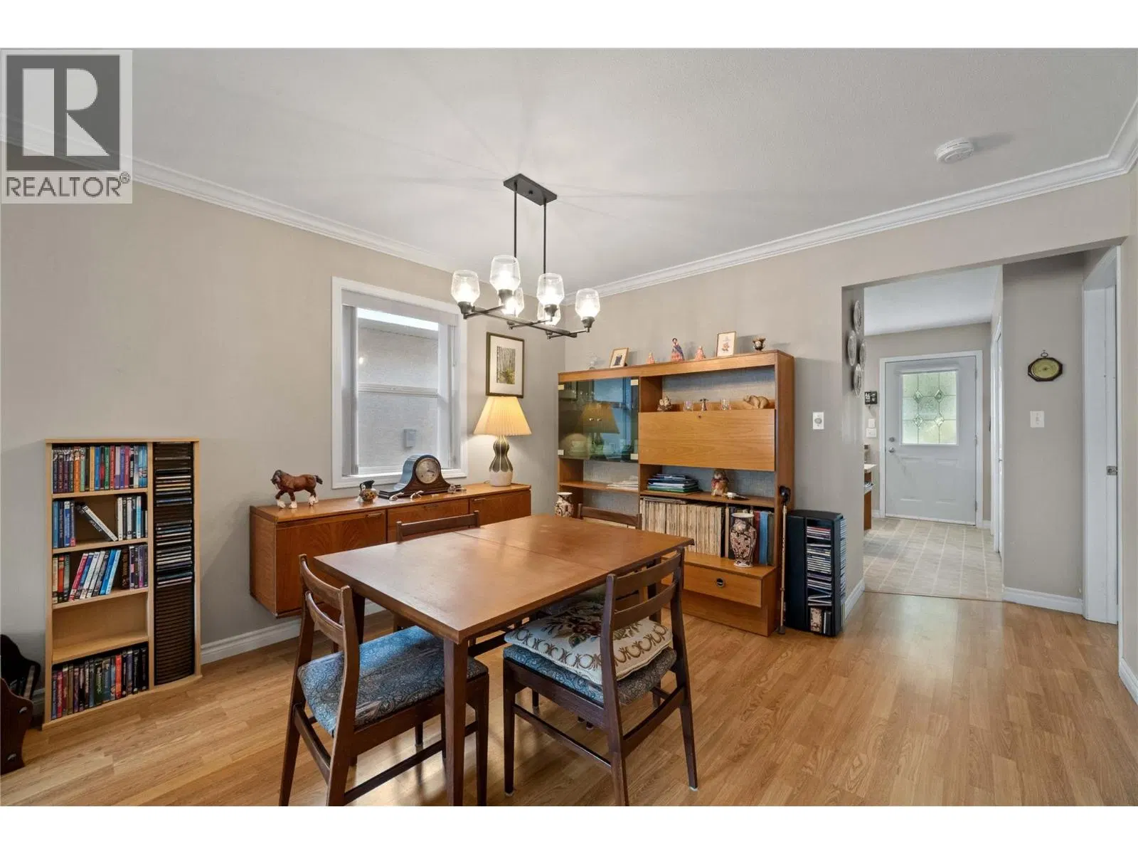 Photo 5 of 34 at #10 – 51 8 Avenue