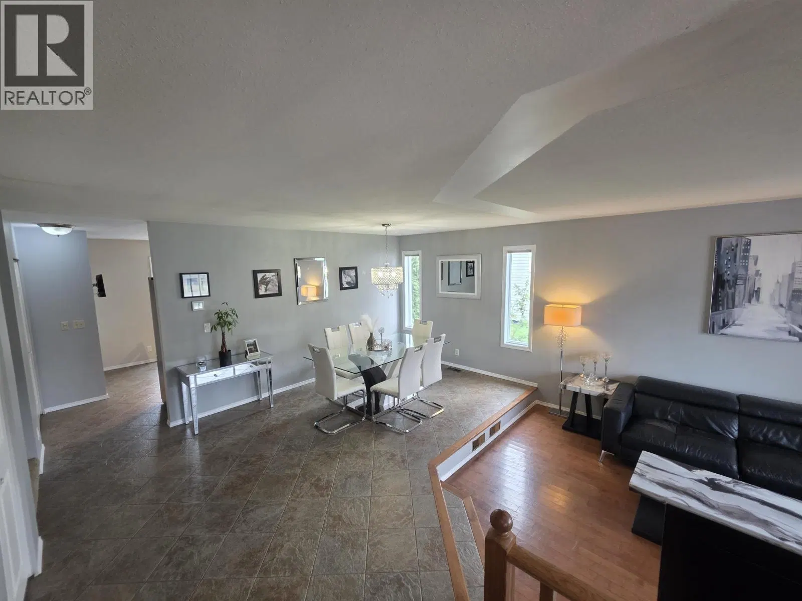 Photo 3 of 35 at 4931 HUNDAL Drive