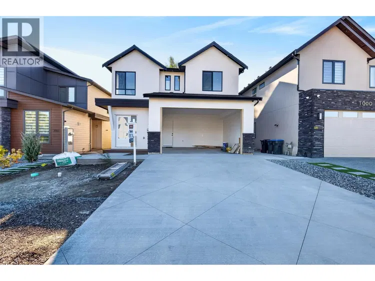 Photo 3 of 41 at 996 Bull Crescent