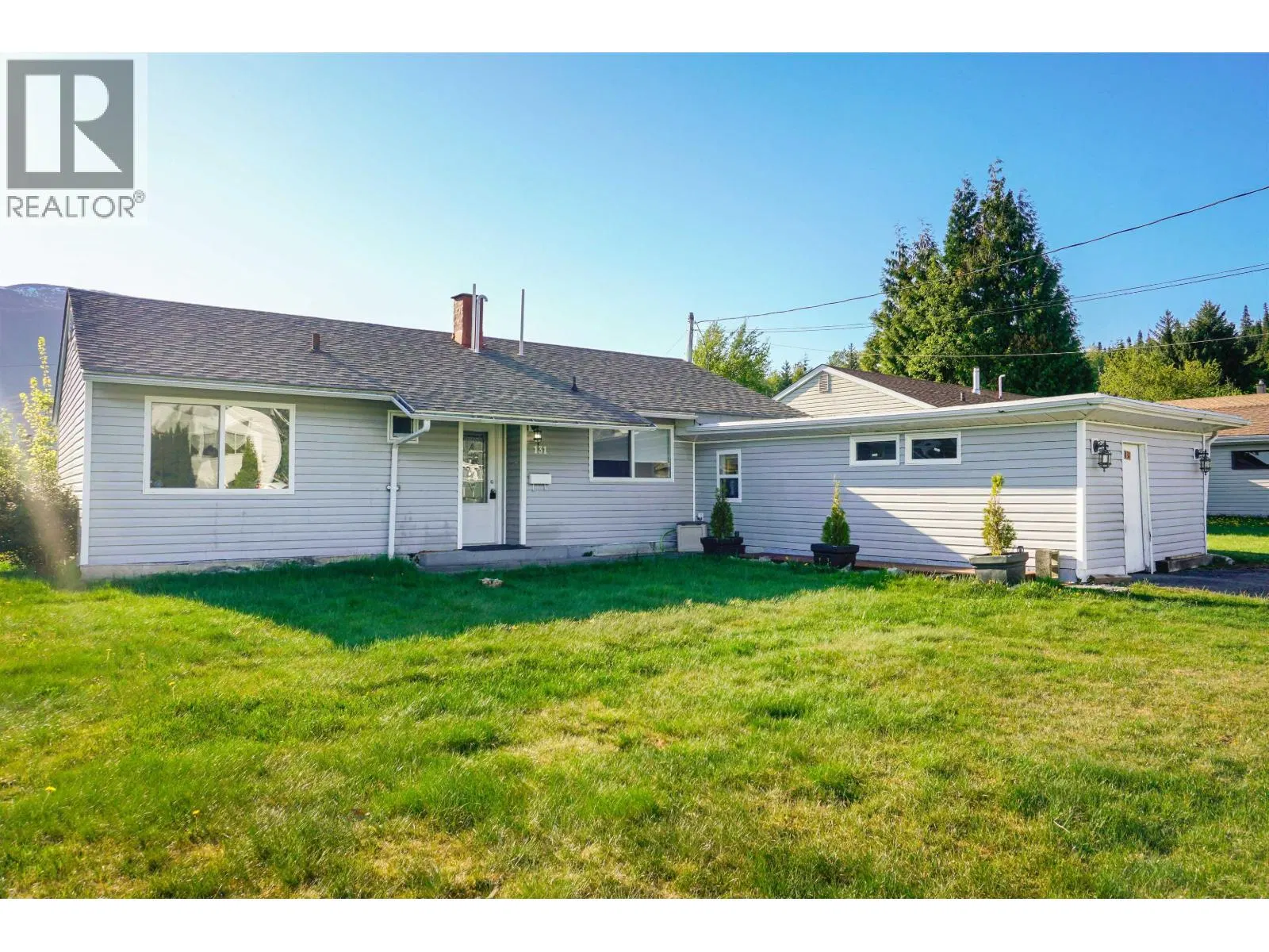 Photo 2 of 14 at 131 KOOTENAY Street