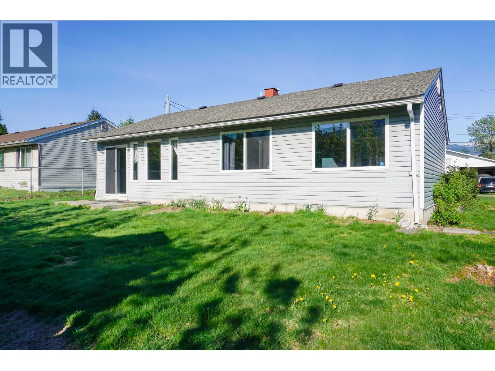 Photo 4 of 14 at 131 KOOTENAY Street