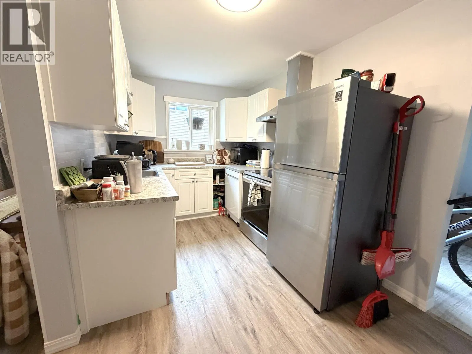 Photo 5 of 20 at 653 8TH Avenue