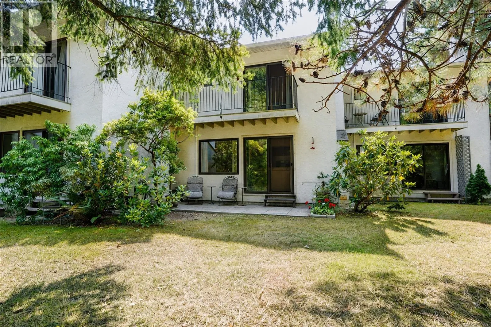 Photo 4 of 31 at #27 – 610 McKenzie Avenue