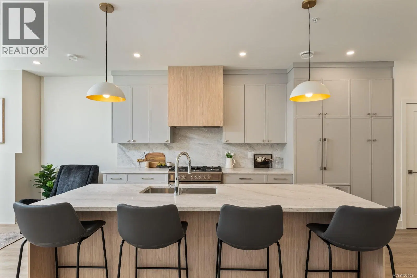 Photo 3 of 33 at #108 – 2770 Vantilburg Crescent