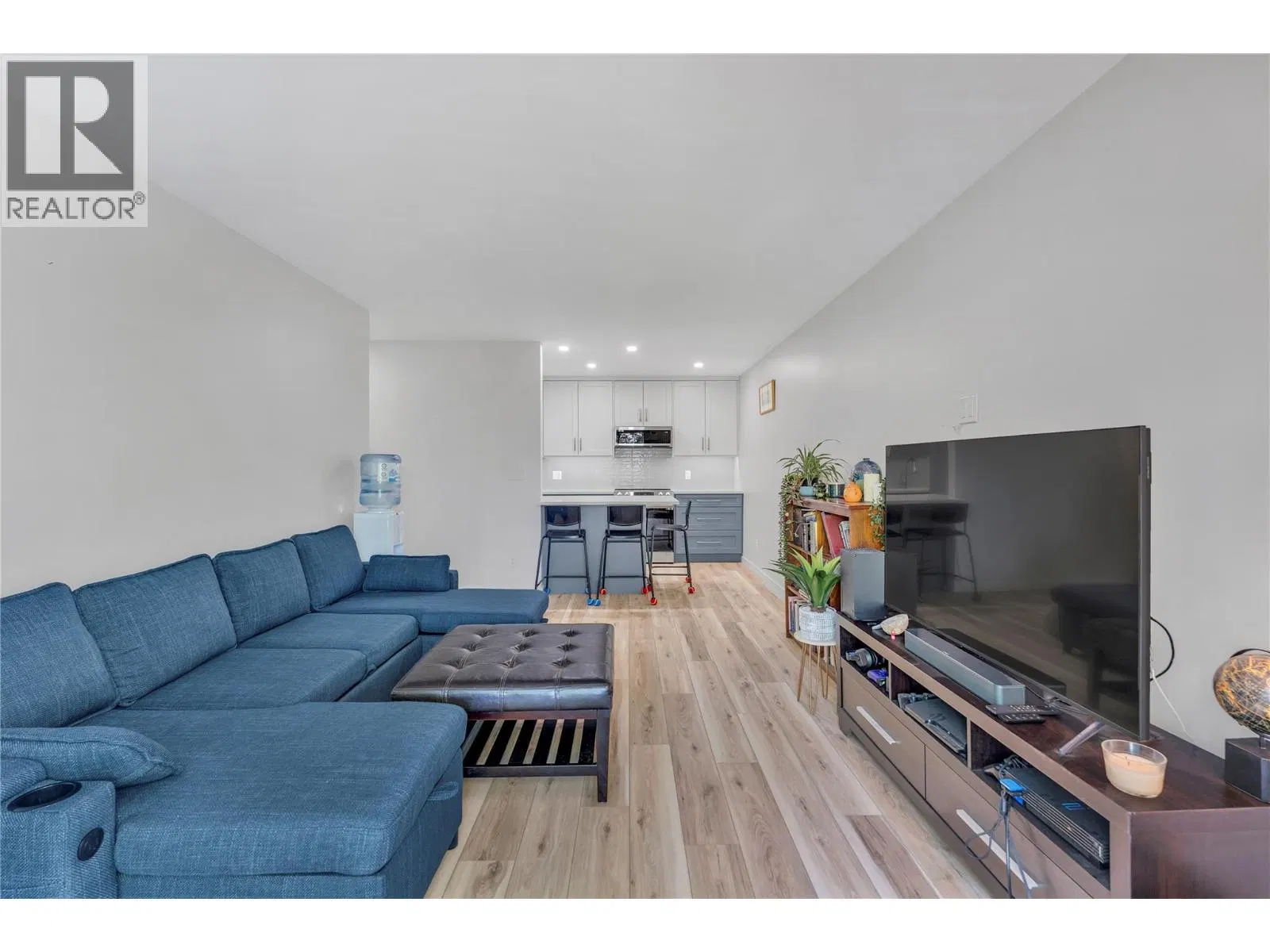Photo 2 of 21 at #309 – 922 Dynes Avenue