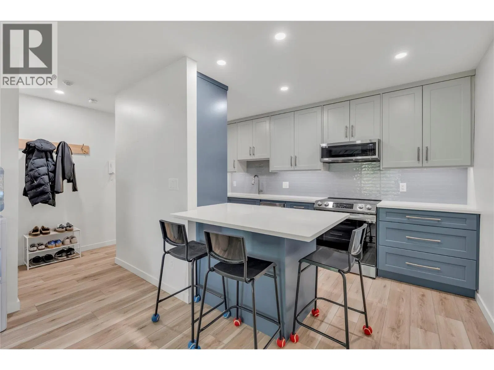 Photo 4 of 21 at #309 – 922 Dynes Avenue