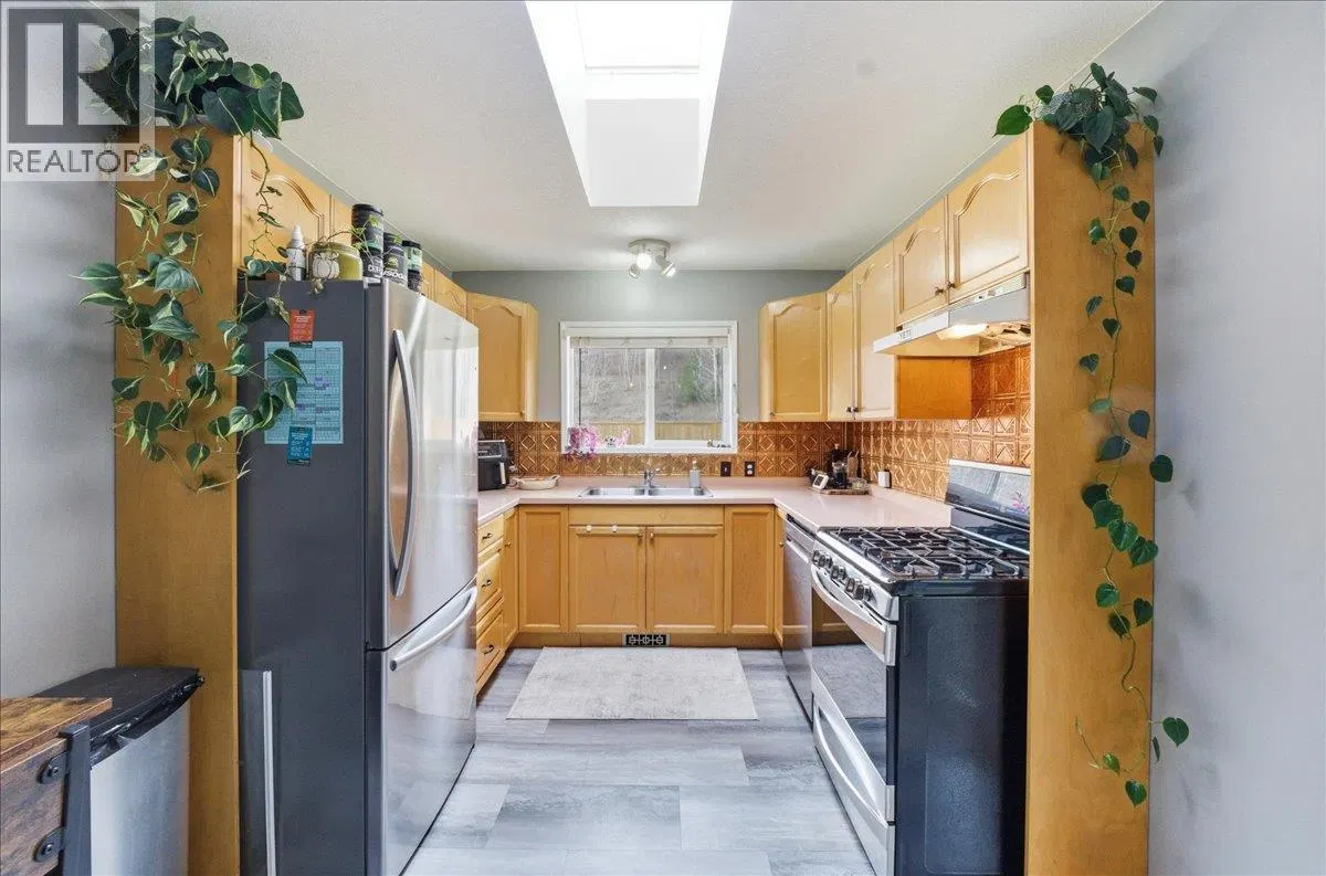 Photo 3 of 74 at 258 2ND Avenue