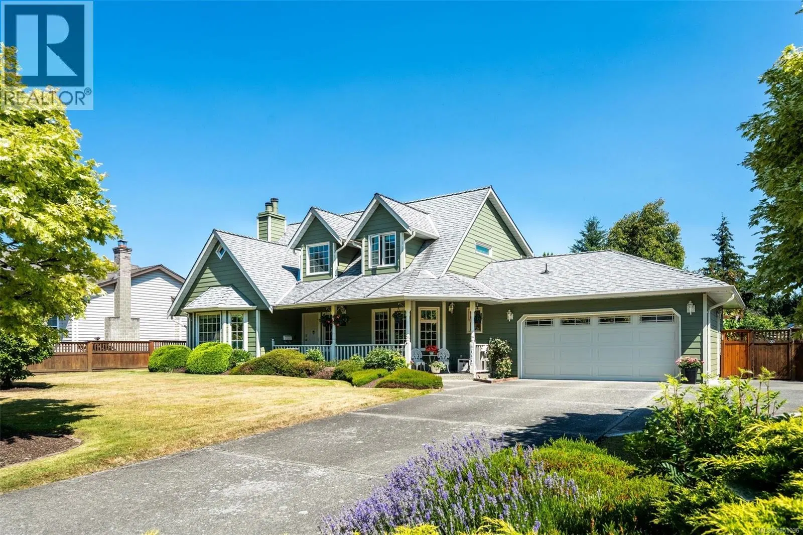 Photo 1 of 30 at 3141 Antrobus Crescent