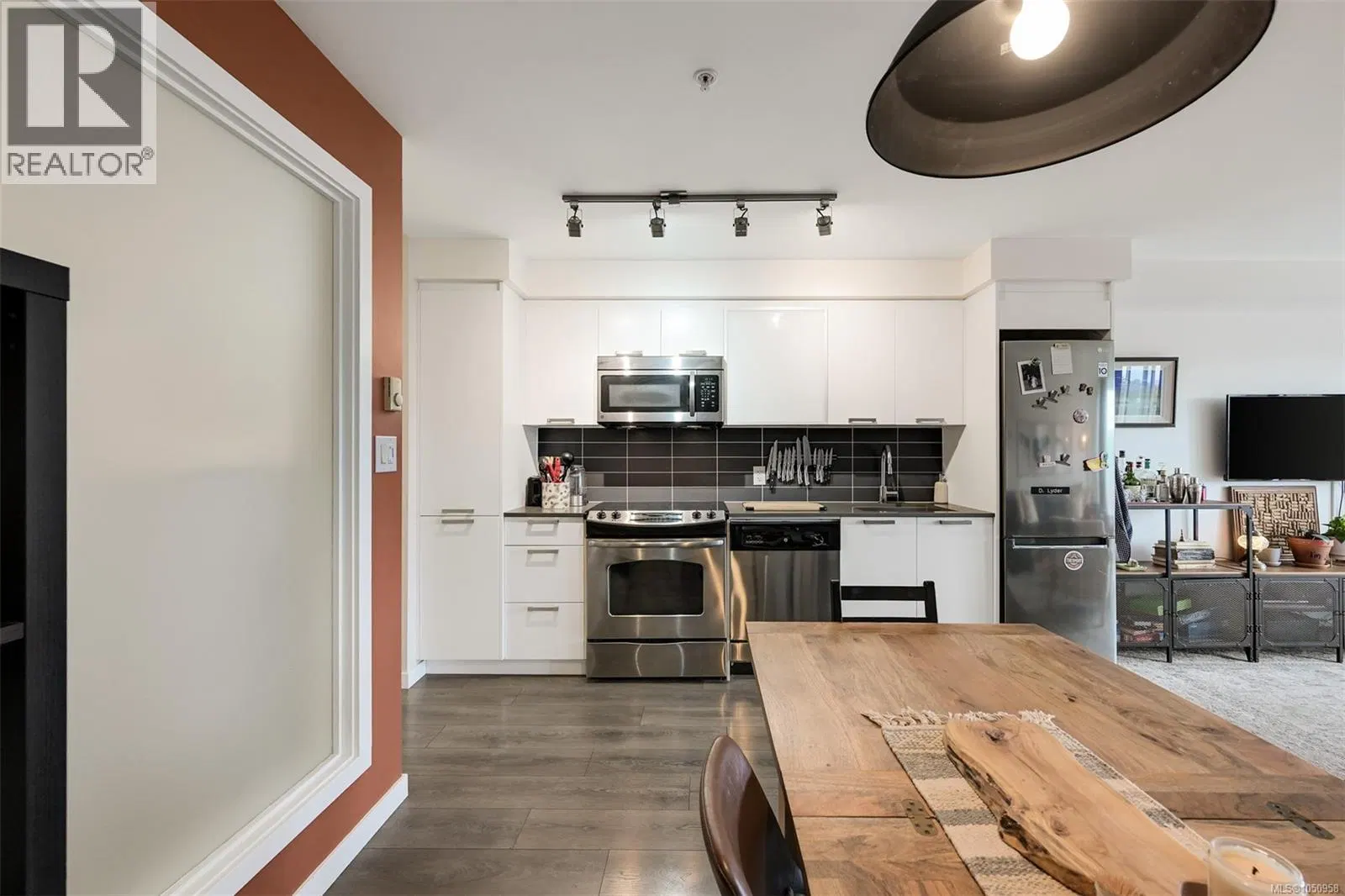 Photo 4 of 48 at #416 – 528 Pandora Avenue