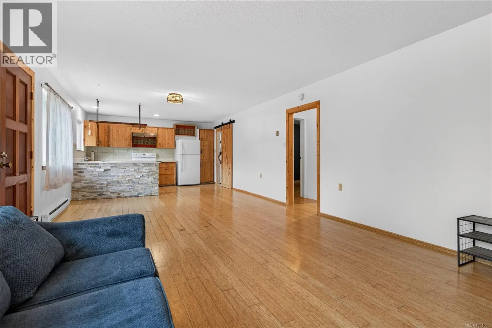 Photo 5 of 33 at 7842 Tozer Road